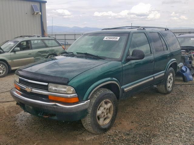 1GNDT13W8W2234079 - 1998 CHEVROLET BLAZER GREEN photo 2