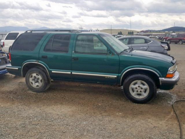 1GNDT13W8W2234079 - 1998 CHEVROLET BLAZER GREEN photo 9