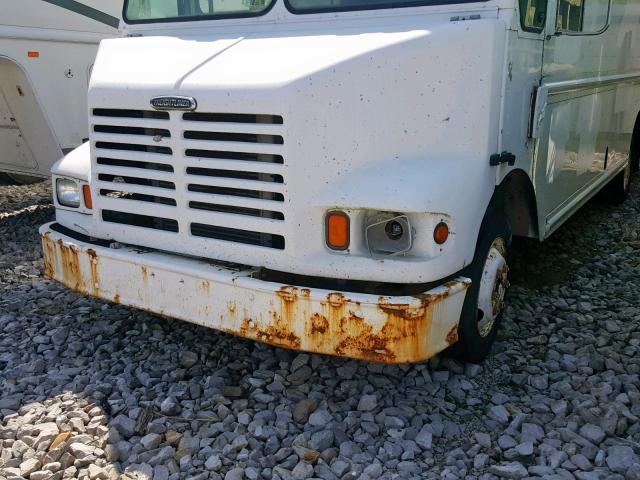 4UZAAPCP34CN47282 - 2004 FREIGHTLINER CHASSIS M WHITE photo 9