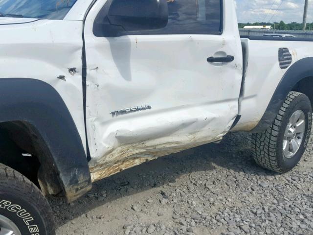 5TEPX42N28Z549947 - 2008 TOYOTA TACOMA WHITE photo 9