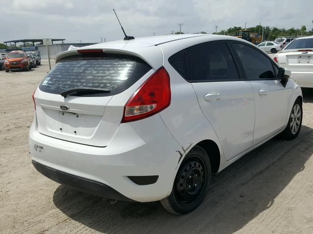 3FADP4EJ7BM147587 - 2011 FORD FIESTA SE WHITE photo 4