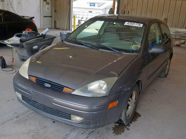 3FAFP31303R101128 - 2003 FORD FOCUS ZX3 GRAY photo 2