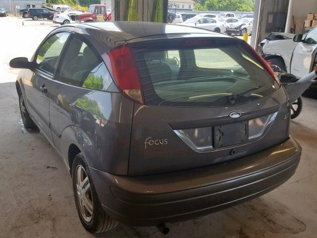 3FAFP31303R101128 - 2003 FORD FOCUS ZX3 GRAY photo 3