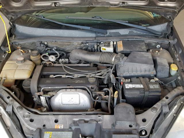 3FAFP31303R101128 - 2003 FORD FOCUS ZX3 GRAY photo 7