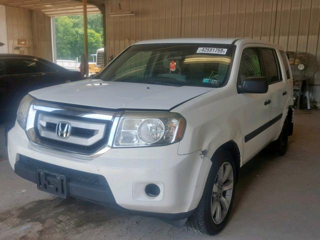 5FNYF4H26BB082285 - 2011 HONDA PILOT LX WHITE photo 2