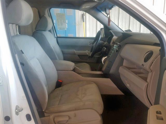 5FNYF4H26BB082285 - 2011 HONDA PILOT LX WHITE photo 5