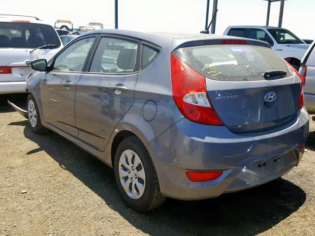 KMHCT5AE9HU343126 - 2017 HYUNDAI ACCENT SE GRAY photo 3