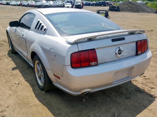 1ZVHT82H855205150 - 2005 FORD MUSTANG GT SILVER photo 3