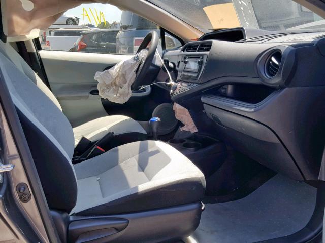 JTDKDTB30E1574668 - 2014 TOYOTA PRIUS C GRAY photo 5