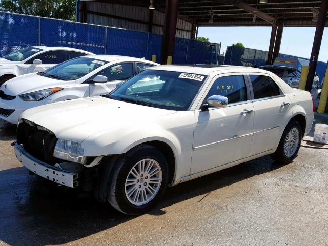 2C3KA43D09H615219 - 2009 CHRYSLER 300 LX CREAM photo 2