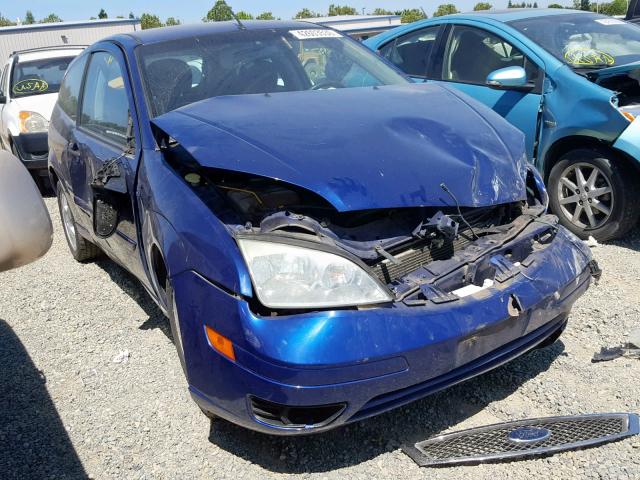 3FAHP31N35R104988 - 2005 FORD FOCUS ZX3 BLUE photo 1