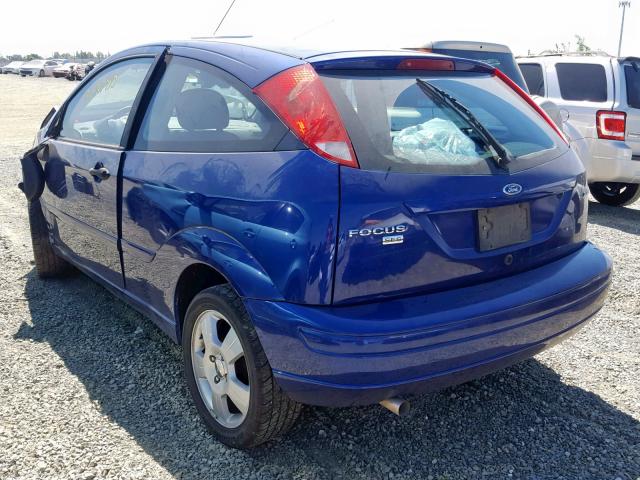 3FAHP31N35R104988 - 2005 FORD FOCUS ZX3 BLUE photo 3