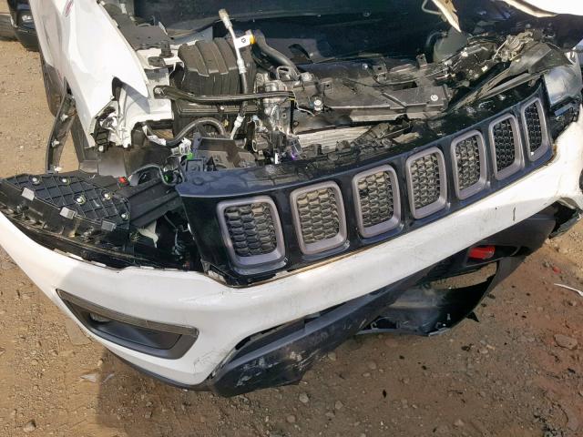 3C4NJDDB6HT665585 - 2017 JEEP COMPASS TR WHITE photo 9