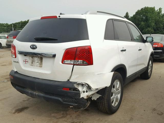 5XYKT4A18BG128661 - 2011 KIA SORENTO BA WHITE photo 4