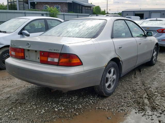 JT8BF28G7W5033513 - 1998 LEXUS ES 300 GOLD photo 3