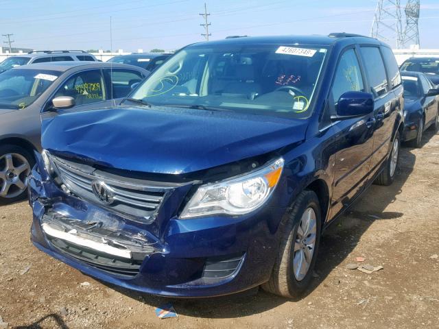 2C4RVABG5ER135254 - 2014 VOLKSWAGEN ROUTAN SE BLUE photo 2