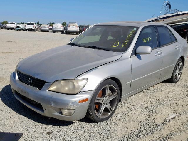 JTHBD182110013929 - 2001 LEXUS IS 300 SILVER photo 2