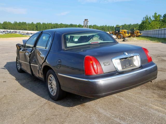 1LNFM82W1WY716684 - 1998 LINCOLN TOWN CAR S GRAY photo 3