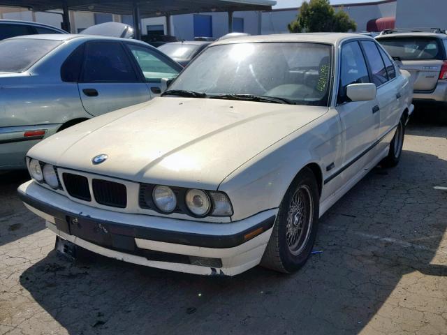 WBAHD6325SGK52910 - 1995 BMW 525 I AUTO WHITE photo 2