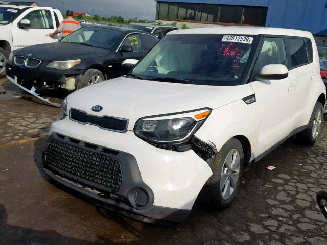 KNDJN2A2XG7253832 - 2016 KIA SOUL WHITE photo 2