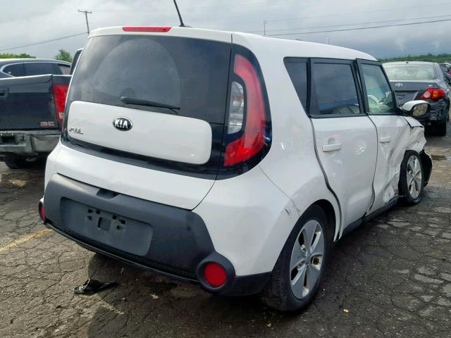 KNDJN2A2XG7253832 - 2016 KIA SOUL WHITE photo 4