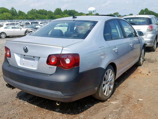 3VWRA7AJ3AM064193 - 2010 VOLKSWAGEN JETTA WOLF SILVER photo 4