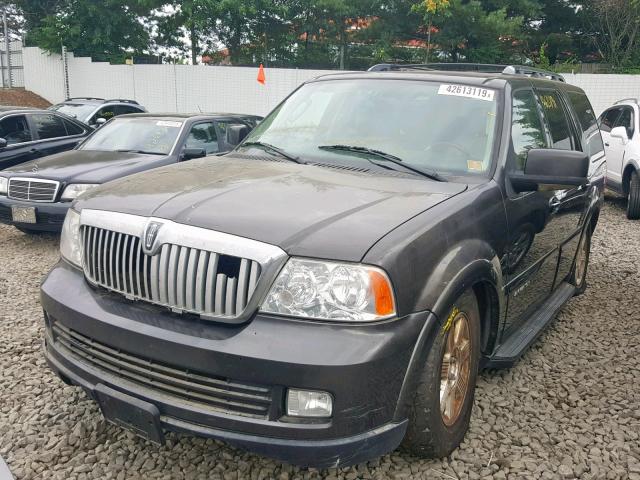 5LMFU28505LJ14962 - 2005 LINCOLN NAVIGATOR GRAY photo 2