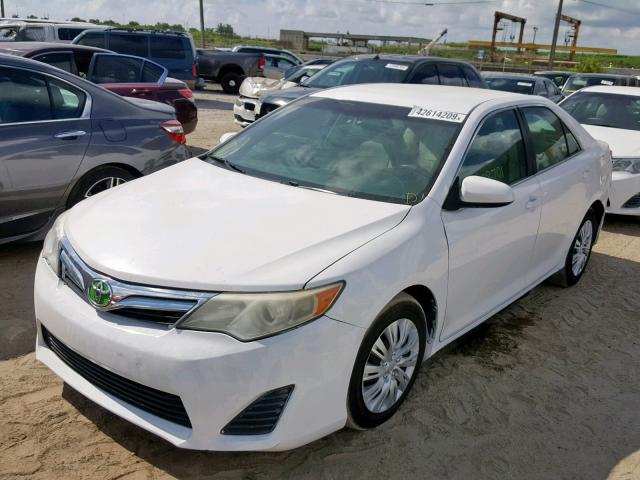 4T1BD1FK3CU003317 - 2012 TOYOTA CAMRY HYBR WHITE photo 2