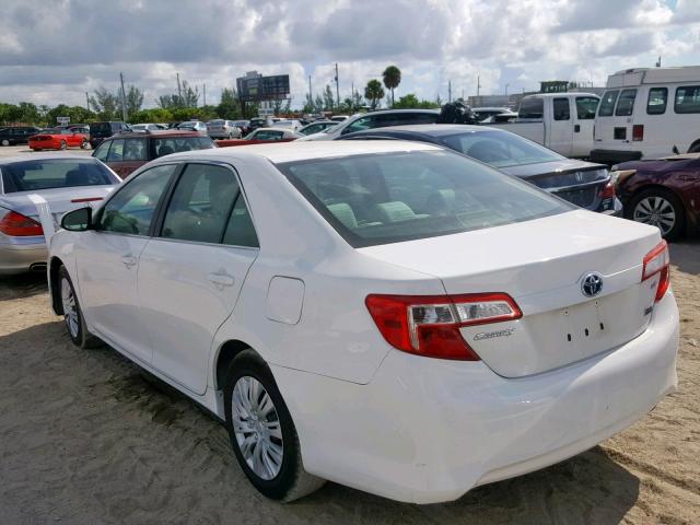 4T1BD1FK3CU003317 - 2012 TOYOTA CAMRY HYBR WHITE photo 3