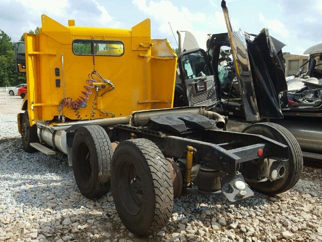 1FUJA6CG07LY66733 - 2007 FREIGHTLINER CONVENTION YELLOW photo 3