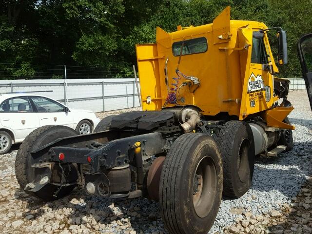 1FUJA6CG07LY66733 - 2007 FREIGHTLINER CONVENTION YELLOW photo 4