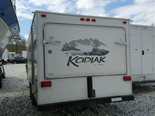 47CTS5J287J165933 - 2007 DUTC KODIAK WHITE photo 3