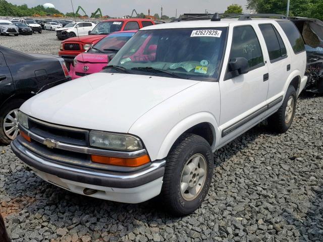 1GNDT13W51K246036 - 2001 CHEVROLET BLAZER WHITE photo 2