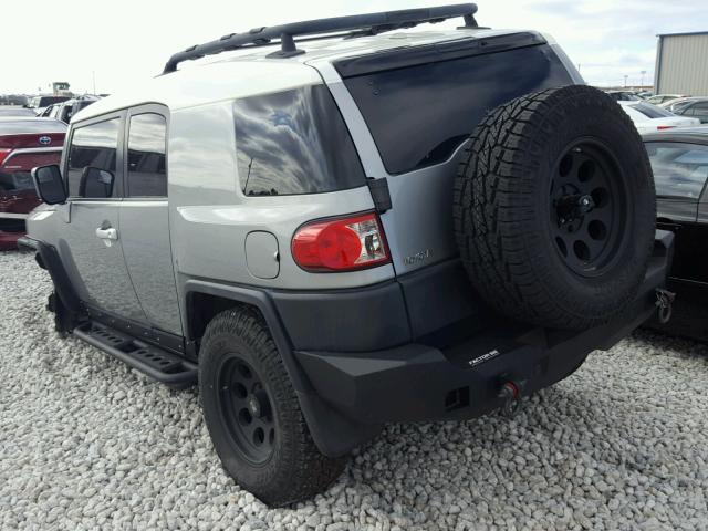 JTEBU4BF8BK101750 - 2011 TOYOTA FJ CRUISER SILVER photo 3