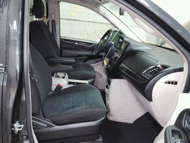 2A4RR5DG8BR768538 - 2011 CHRYSLER TOWN & COU 灰色 照片 5