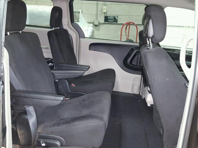 2A4RR5DG8BR768538 - 2011 CHRYSLER TOWN & COU 灰色 照片 6