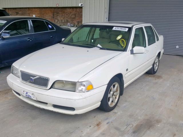 YV1LS55A4X1608270 - 1999 VOLVO S70 WHITE photo 2