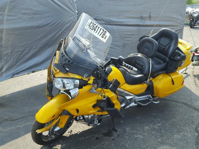 1HFSC47H6AA905380 - 2010 HONDA GL1800 YELLOW photo 2