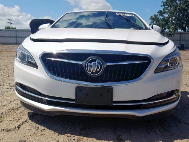 1G4ZN5SSXJU141054 - 2018 BUICK LACROSSE P WHITE photo 9