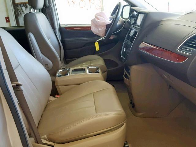 2C4RC1CG5DR511535 - 2013 CHRYSLER TOWN & COU GOLD photo 5