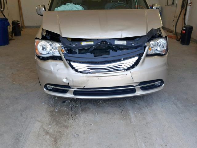 2C4RC1CG5DR511535 - 2013 CHRYSLER TOWN & COU GOLD photo 9