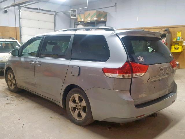 5TDKK3DC6BS126095 - 2011 TOYOTA SIENNA LE GRAY photo 3