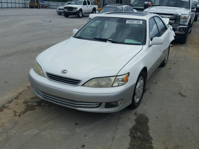 JT8BF28G5Y0261347 - 2000 LEXUS ES 300 WHITE photo 2