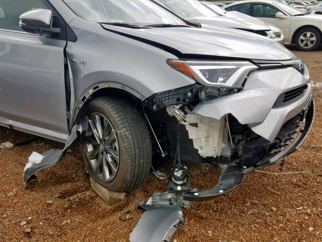 JTMDJREV0JD211815 - 2018 TOYOTA RAV4 HV LI GRAY photo 9