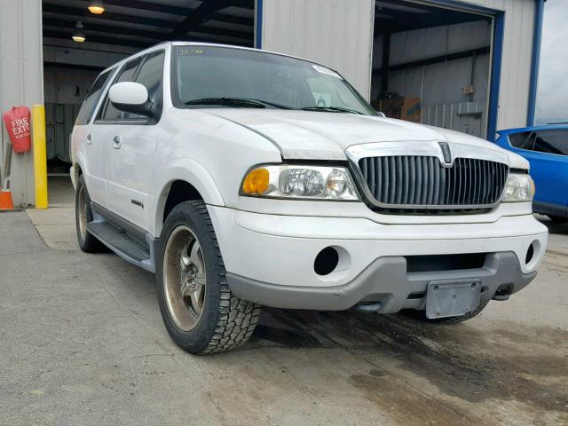 5LMFU28R32LJ12444 - 2002 LINCOLN NAVIGATOR WHITE photo 1