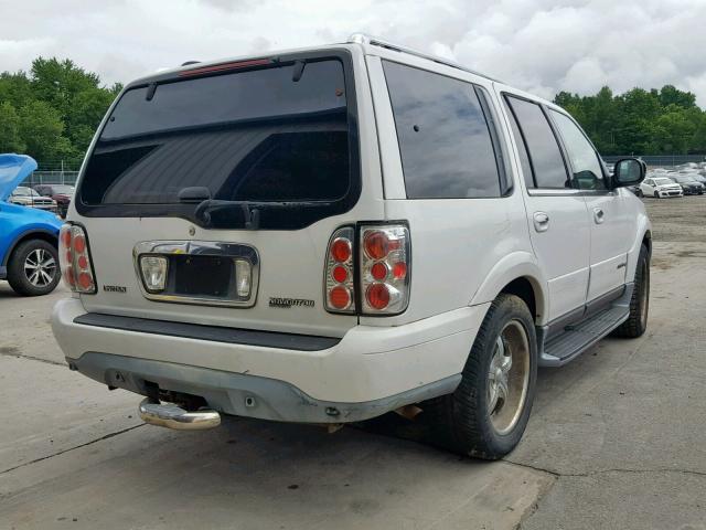 5LMFU28R32LJ12444 - 2002 LINCOLN NAVIGATOR WHITE photo 4