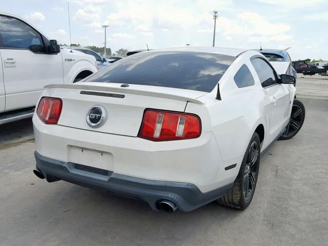 1ZVBP8CF3B5162484 - 2011 FORD MUSTANG GT WHITE photo 4