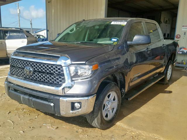 5TFEM5F10JX126987 - 2018 TOYOTA TUNDRA CRE GRAY photo 2