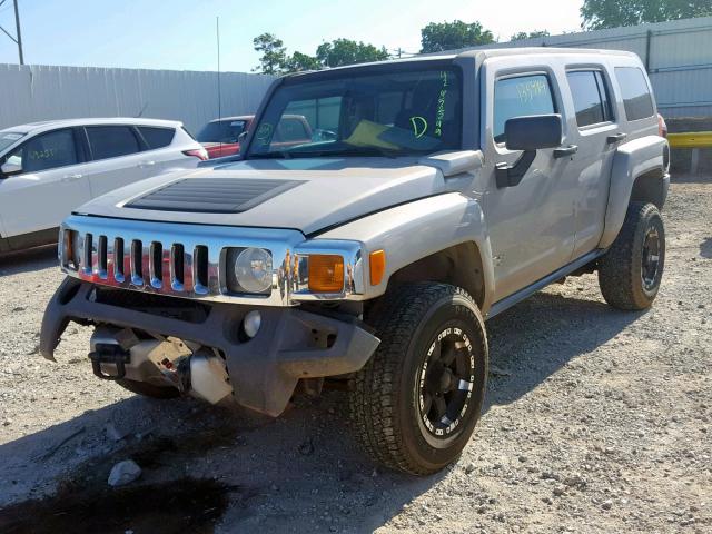 5GTEN13E588180828 - 2008 HUMMER H3 SILVER photo 2