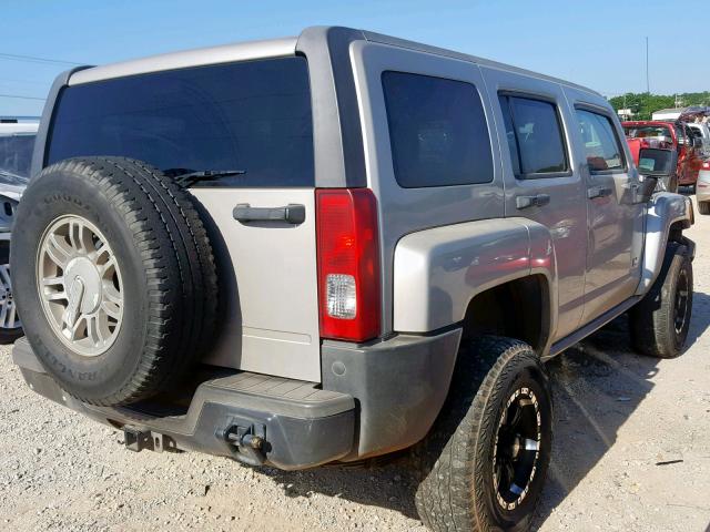 5GTEN13E588180828 - 2008 HUMMER H3 SILVER photo 4